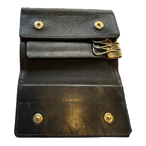 GUC Chanel Caviar Leather  Key Holder Case. Black Exterior w/Silver Key Hangers. - Picture 4 of 9